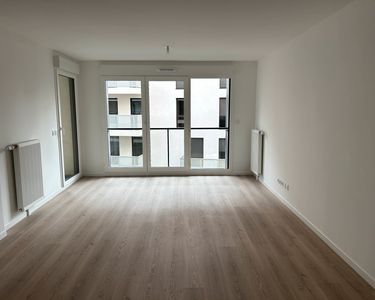 À louer - Appartement 3 pièces avec balcon et parking
