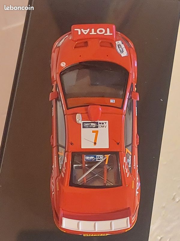Voiture Miniature Peugeot 307 WRC – Échelle 1/24 – Modèle Métallique – Édition Neste Rally Finland 2004 – Pour Collectionneurs