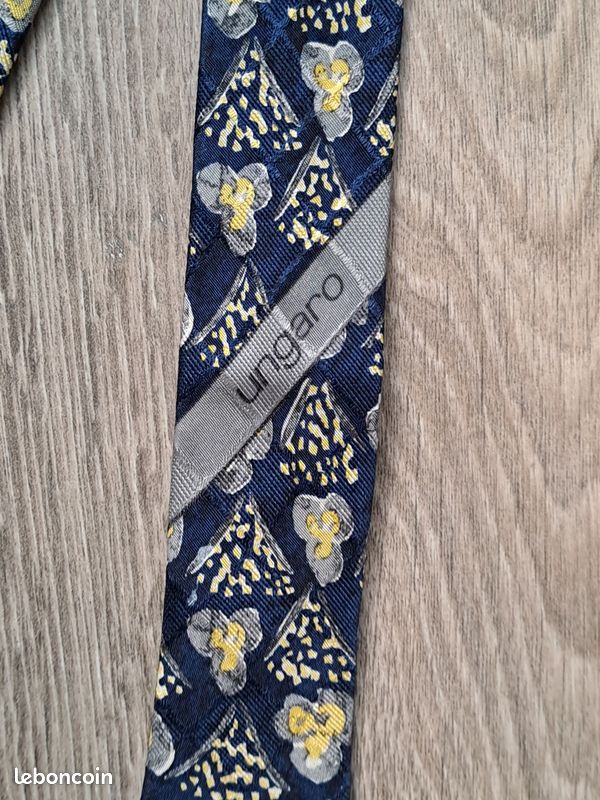Cravate En Soie Ungaro - Occasion - Accessoire élégant Pour Costume