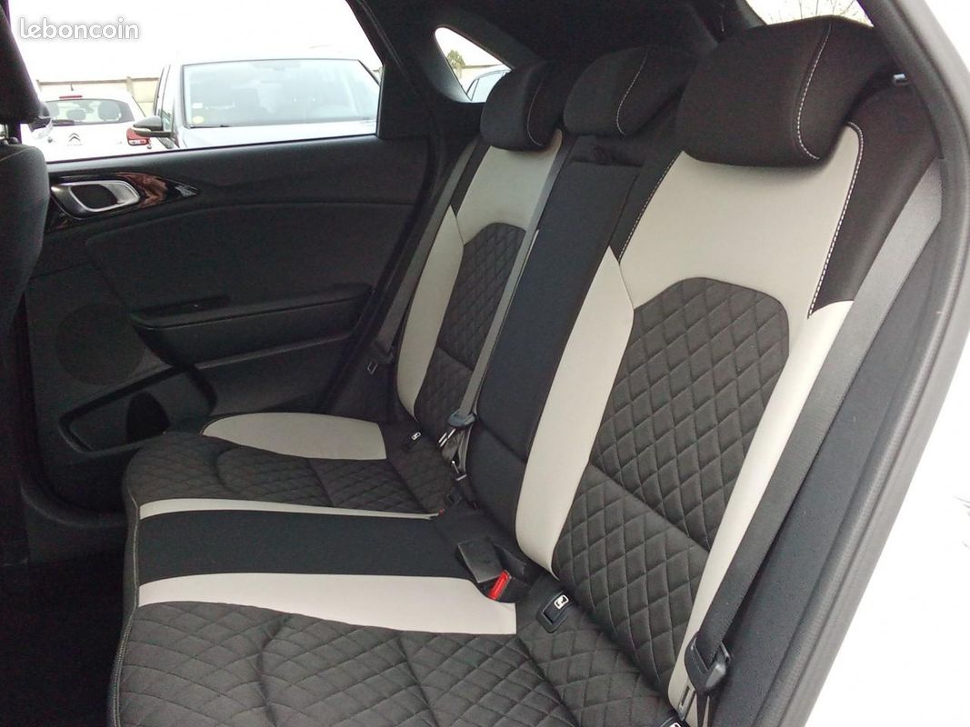 KIA CEE D CEED 1.6 CRDi 136 ch MHEV BVM6 GT Line (image 18)