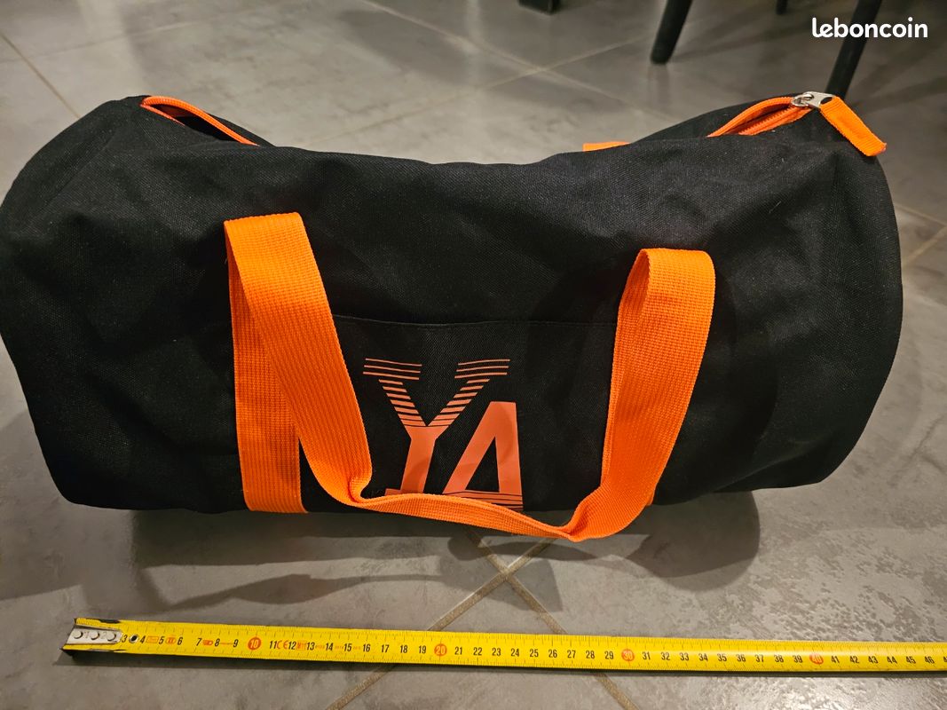 Sac de sport 40cm de large (image 1)