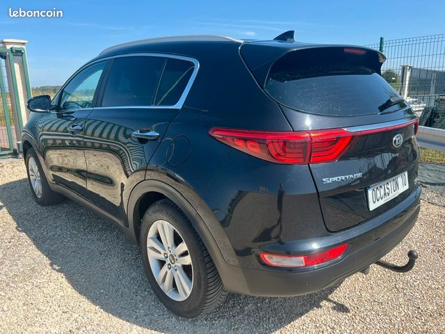 KIA Sportage III 1.7 CRDI 115 ACTIVE 2WD Année 2016, Kilométrage 172 000 km, Boîte de vitesse Manuelle : Bv6, Énergie : Diesel, Bon état général, Révisé, Prêt à partir au prix de 9 990 Beau SUV (image 4)