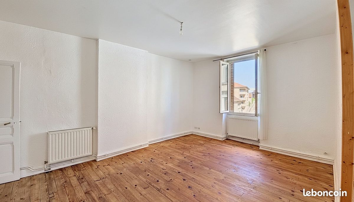 Appartement 3 pièces 74 m² · à Les Abrets en Dauphiné · 74 m² · 114 000 €