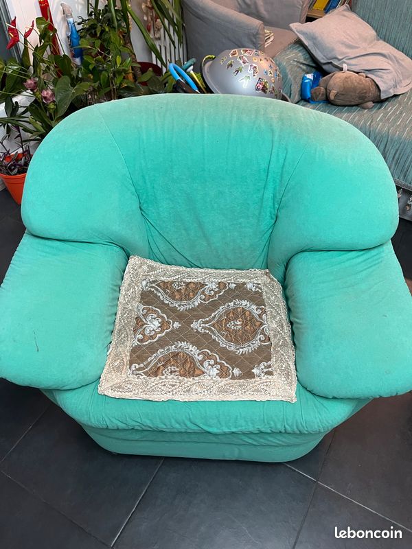 Sofa (image 2)