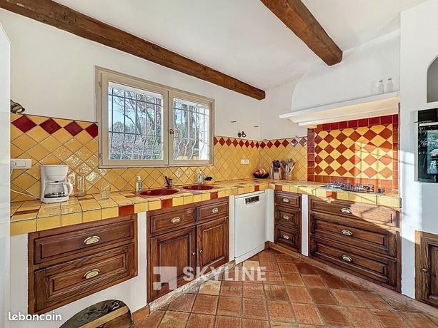 Propriété 9 pièces 197 m² — 18