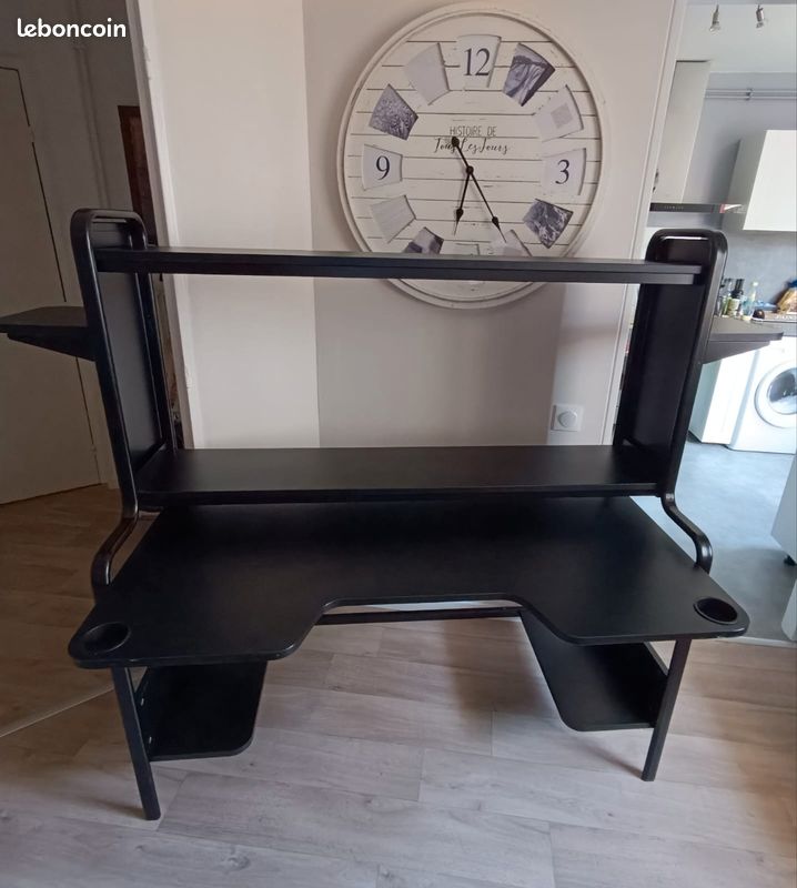 Bureau (image 1)