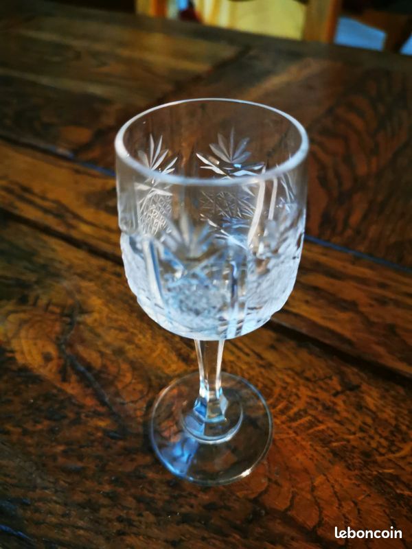 Belle suite de 8 verres à vin du Rhin en cristal doublé, Moser Belle suite de 8 verres à vin du Rhin en cristal doublé, Moser