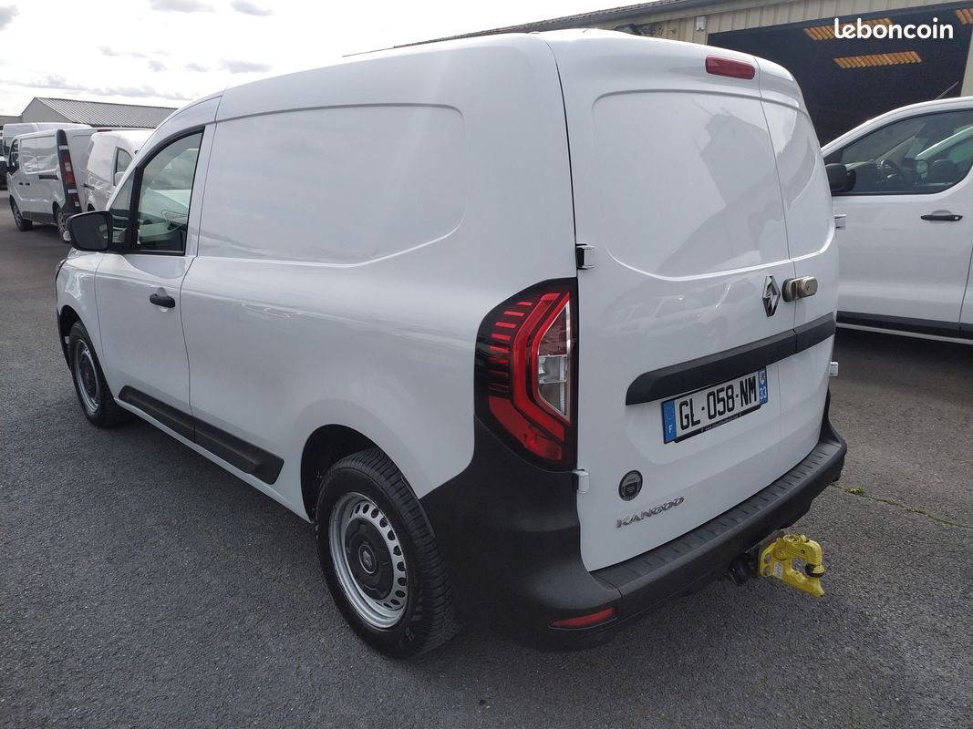 10825 HT - RENAULT Kangoo Van Blue DCI 95 Grand Confort GPS 1,5 L + Attelage - 01/2023 - 85792 kms (image 9)