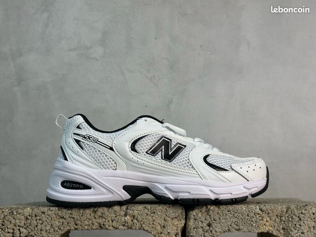 Chaussure NEW balance Femme Noir et blanc 5\30 chaussure (image 1)