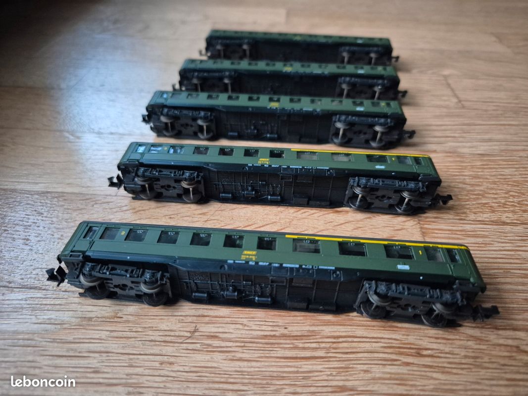 Lot De 2 Wagons Voyageurs ROCO - Modélisme Ferroviaire - État Bon, Voie Normale