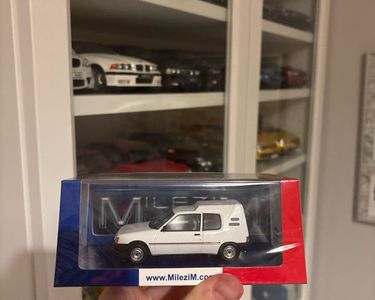 Maquette Voiture Peugeot 205 Multispace Au 1/43 - Marque Spark, Neuve