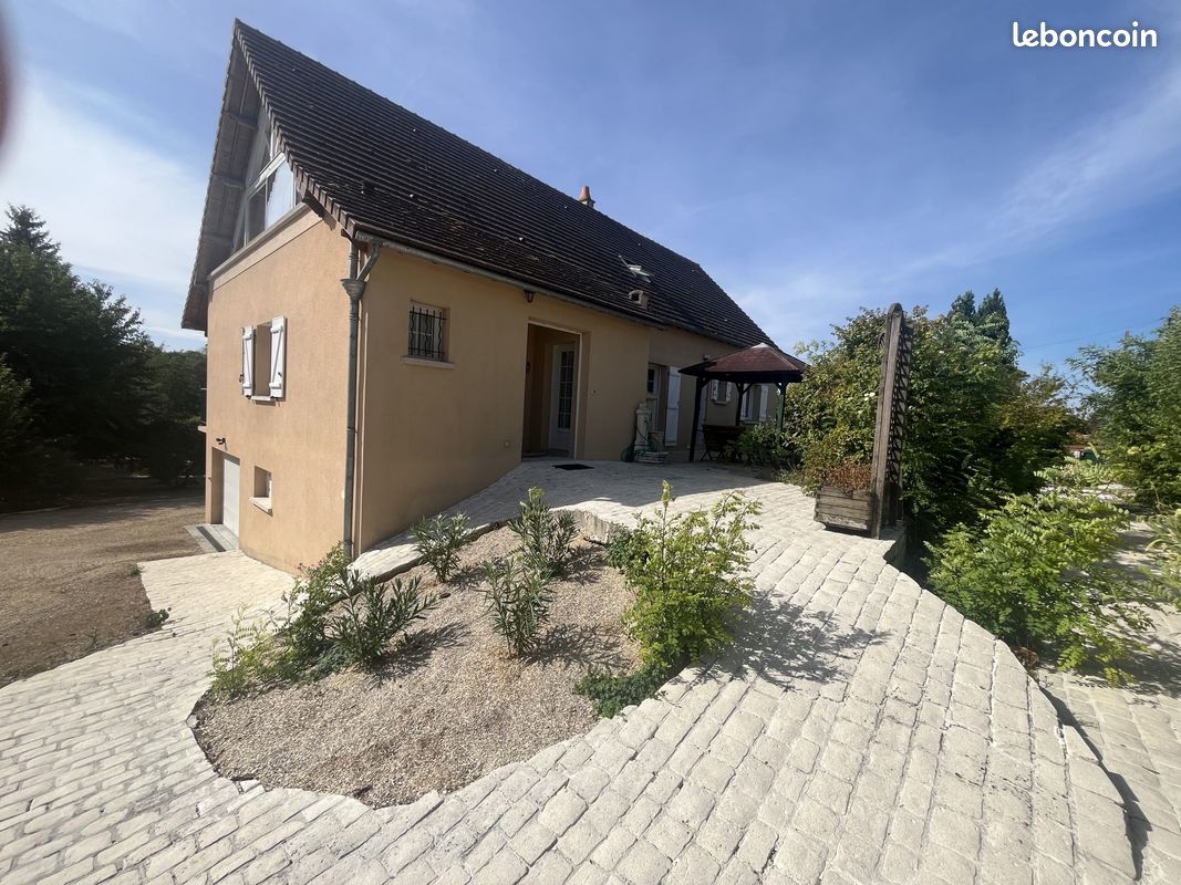 Maison 7 pièces 232 m² · à Saint-Épain · 232 m² · 315 000 €