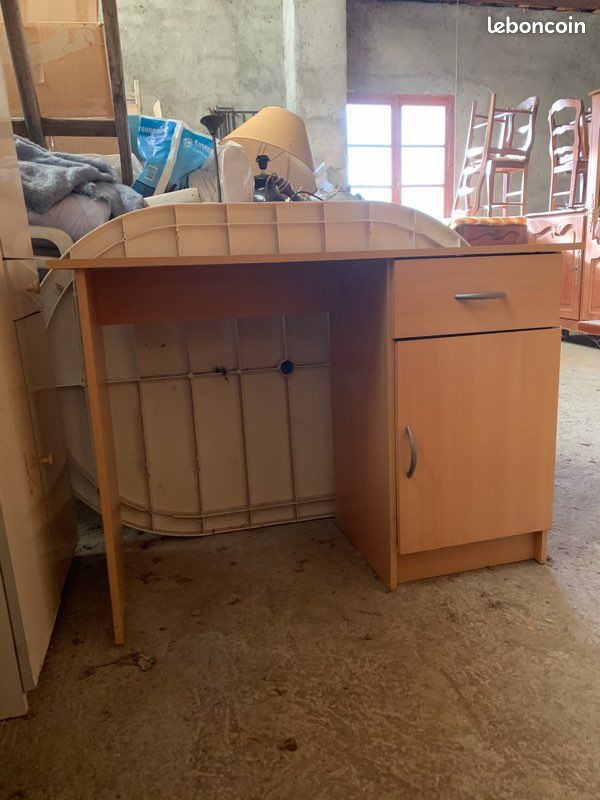 Bureau (image 1)