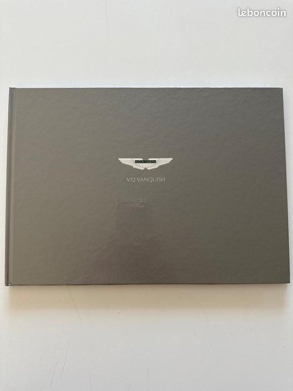 Brochure catalogue livre Aston Martin V12 Vanquish Collection