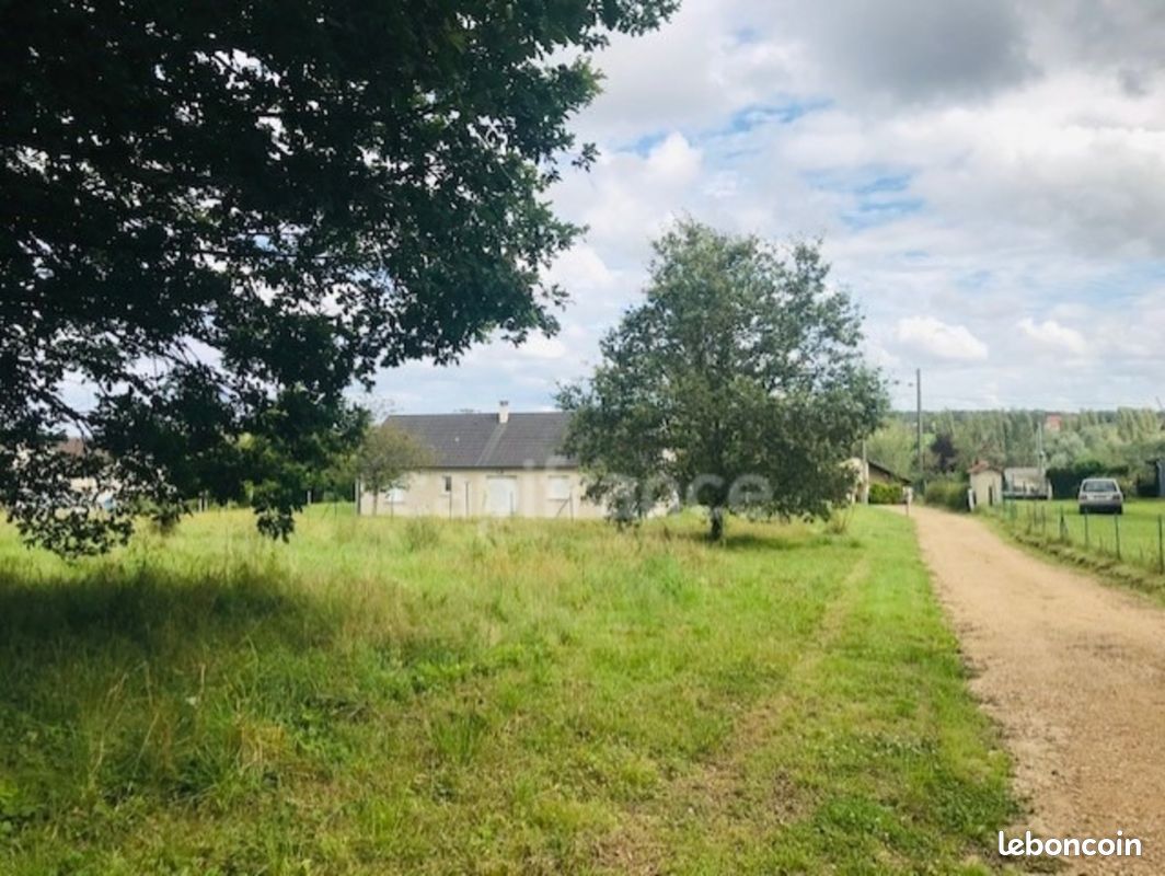 Terrain 1 800 m² Jouet Sur L Aubois · à Jouet-sur-l'Aubois · 18 000 €