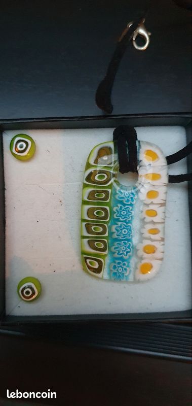 Parure pendentif et boucles d'oreilles (image 1)