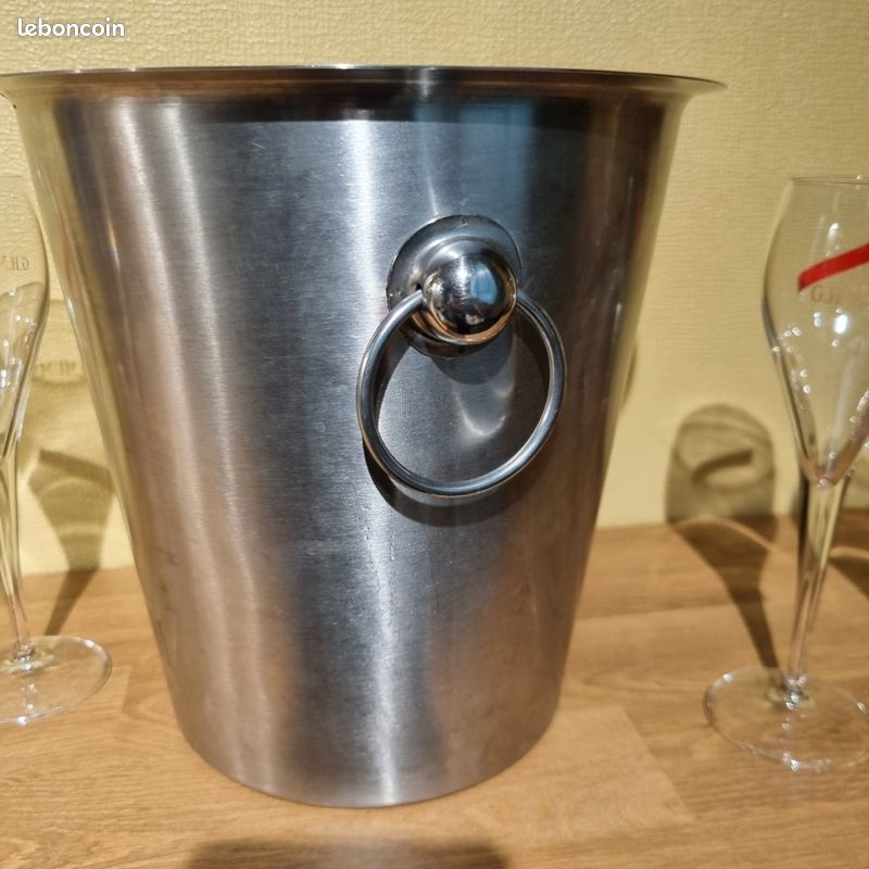 Seau à Champagne Mumm – Plastique Rouge, Lavable, Hauteur 20cm, Fabrication Française, Occasion
