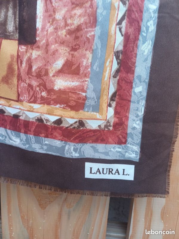 Foulard Rouge Rubis Italca Of Italy - Fabriqué En Italie - 80% Polyester 20% Viscose