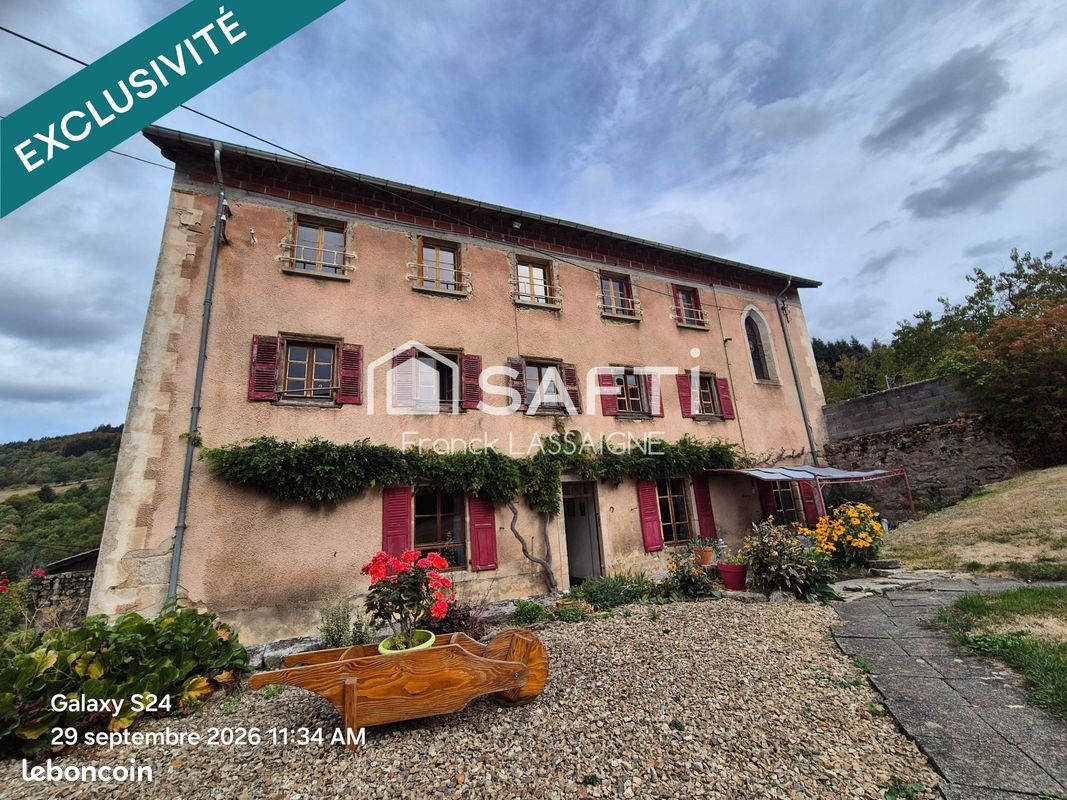 Maison 10 pièces 261 m² · à Valcivières · 261 m² · 209 000 €