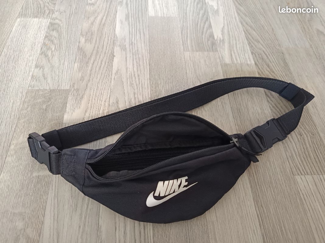 Sacoche Nike bon état (image 1)