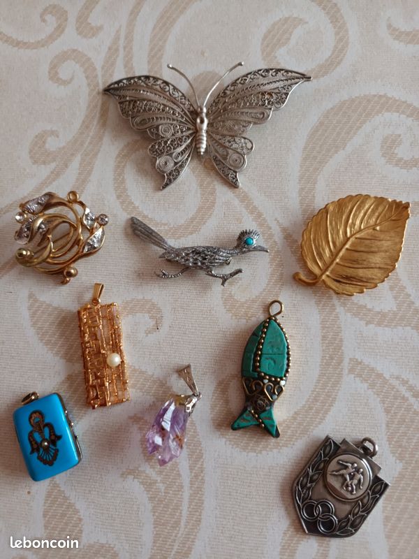 Lot De 2 Bijoux Anciens - Pendentif Ou Broche Doré Dentelle - Occasion