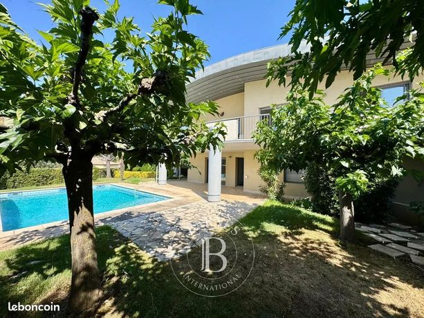 Propriété 6 pièces 202 m² — 6