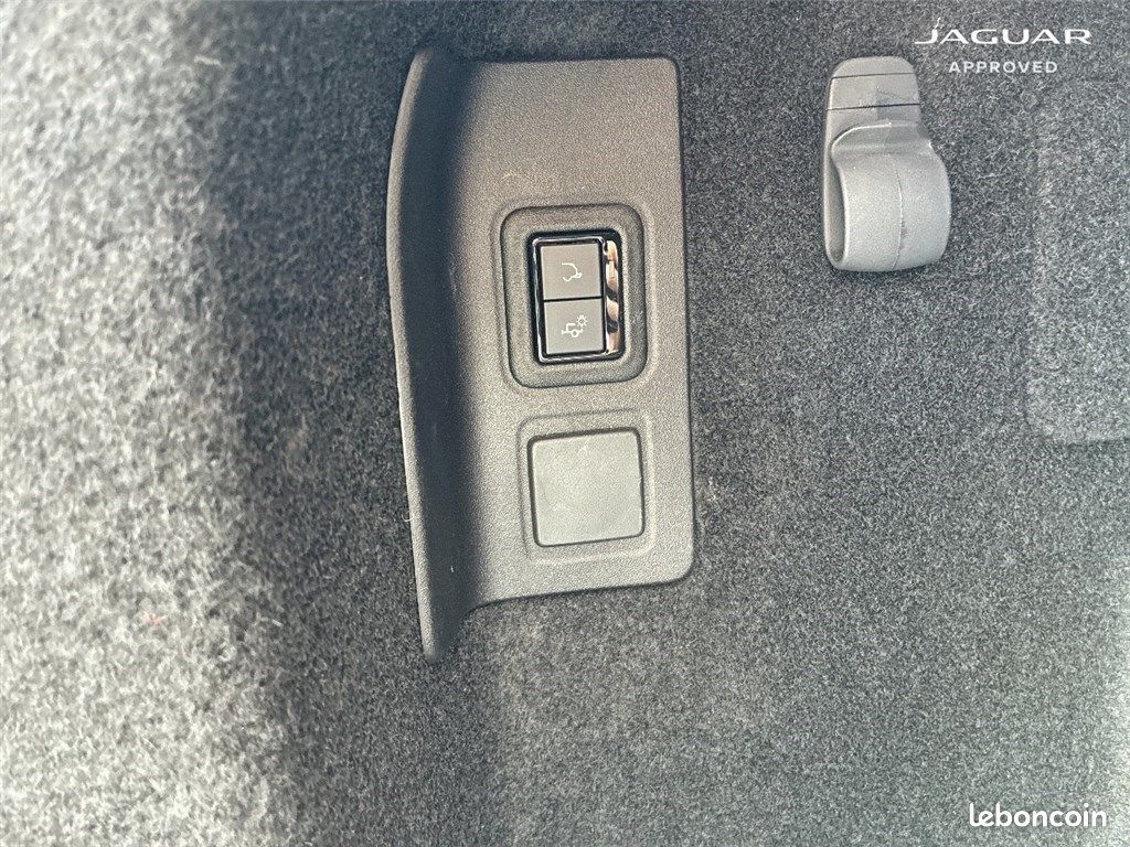 Jaguar E-PACE P300E CH PHEV AWD BVA R-Dynamic SE (image 24)