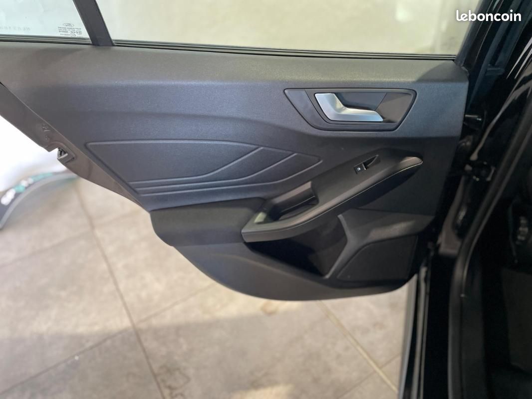 Ford Focus 1.0 EcoBoost 125 S&S ST Line (image 34)