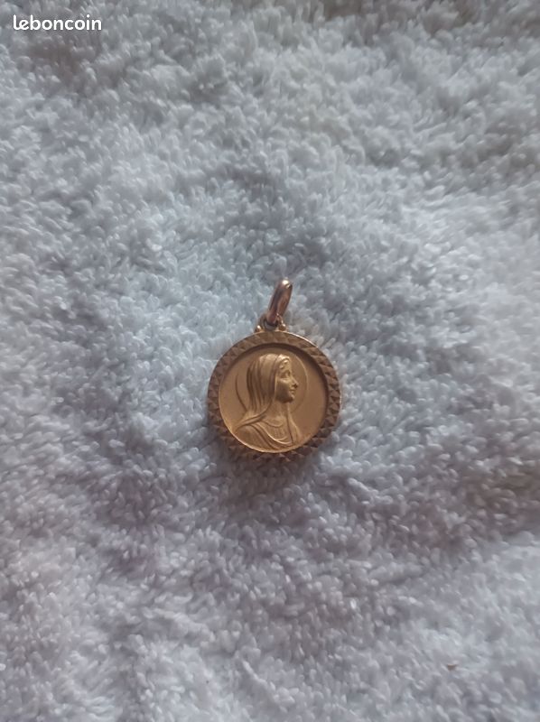 Pendentif Médaille De Lourdes En Plaqué Or - Occasion, Bon état