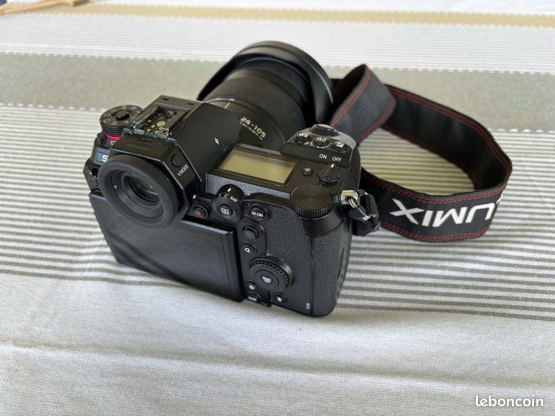 Panasonic Lumix S1 + Lumix S 24-105 mm f/4 + 2 batteries (image 3)