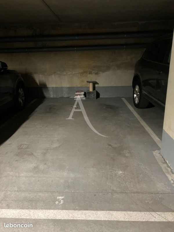 Parking/box CHATILLON · à Châtillon · 100 €/mois