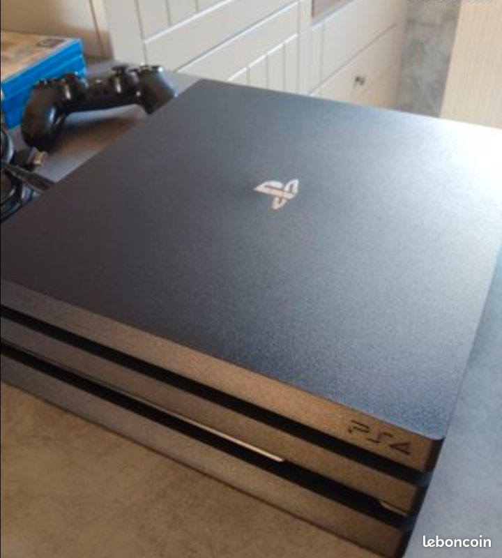 Ps4 pro 1 To tres bon état (image 1)