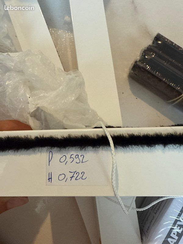 Moustiquaire stores et rideaux neuve jamais utilisée Largeur 59,2 cm x Hauteur 79,2 cm (image 7)