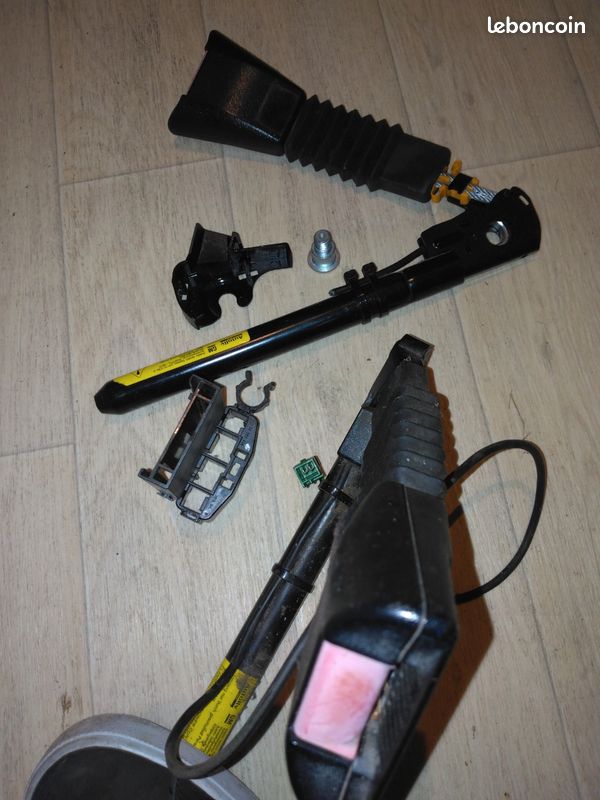 Attache ceinture Opel Astra G conducteur (image 1)