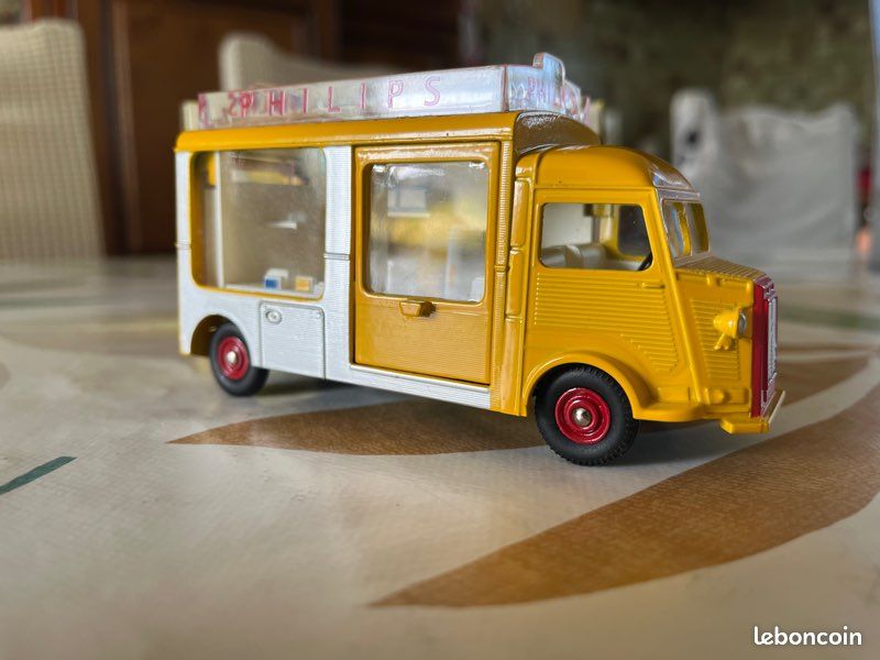 DINKY TOYS 25CG / 561 - Citroën type HY CIBIE