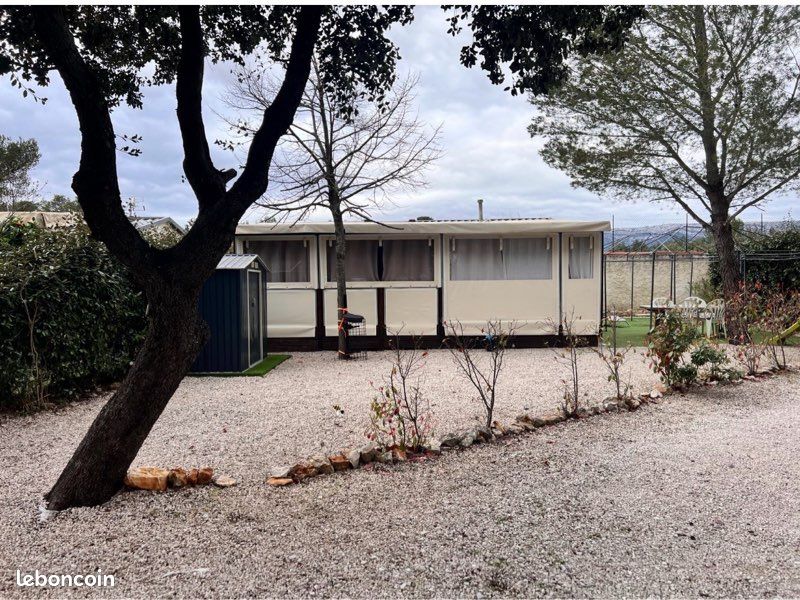 Local commercial 3 pièces 24 m² · à Le Castellet · 24 m² · 25 000 €