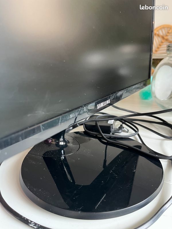 Moniteur / Écran 22 pouces Full HD Samsung s22f350fhu (image 5)