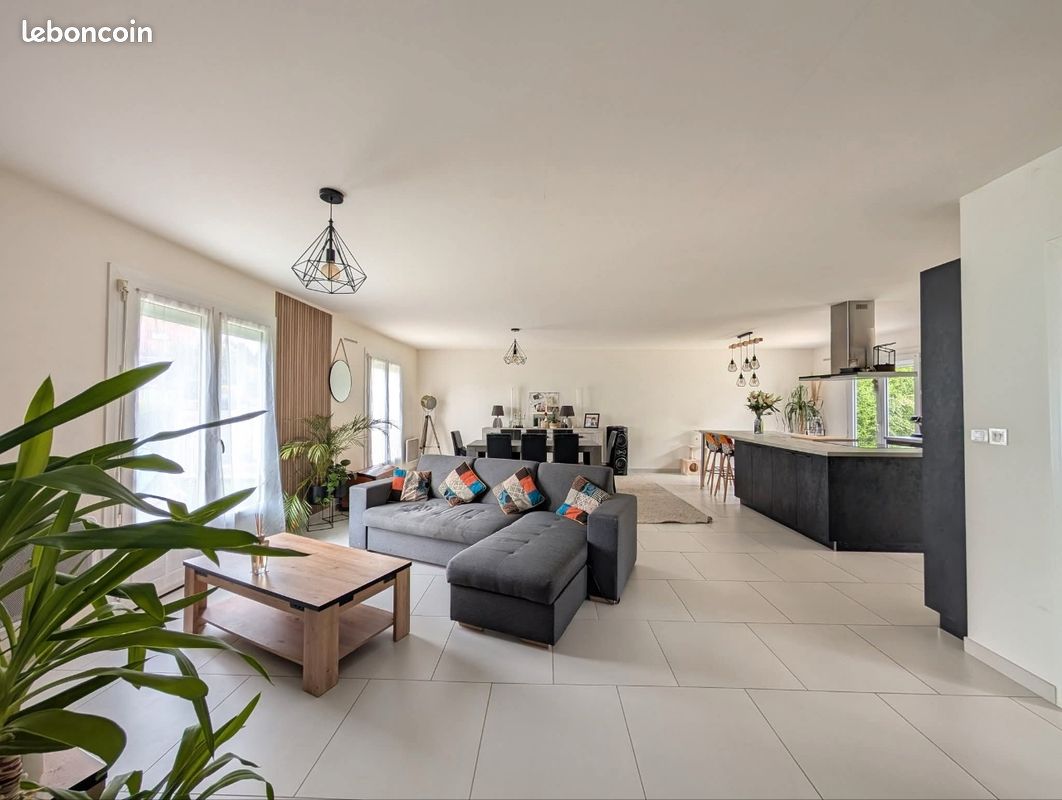 Maison 5 pièces 135 m² · à Saint-Yrieix-la-Perche · 135 m² · 210 000 €