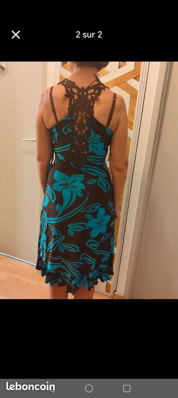 Robe décolletée (image 2)