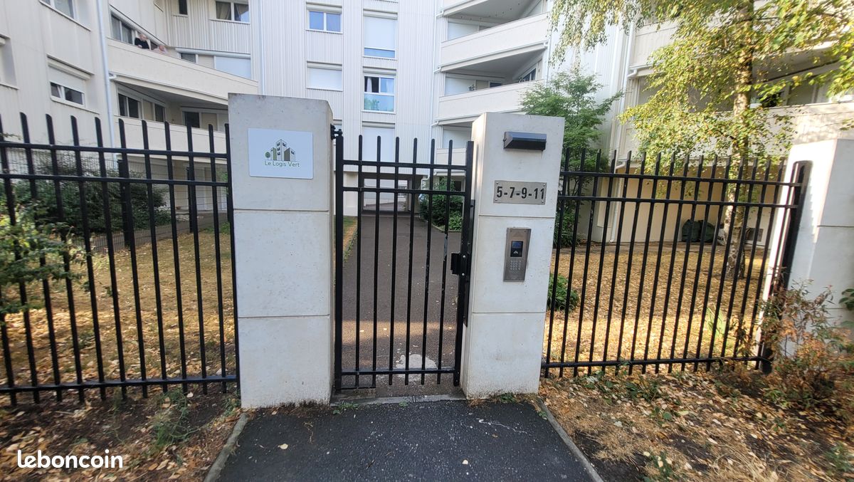 Parking 4 pièces 83 m² · à Le Petit-Quevilly · 83,5 m² · 74 000 €