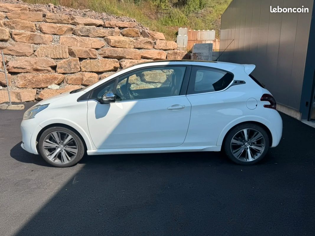 Peugeot 208 1.6 THP 156 CH XY / Distribution faite (image 2)