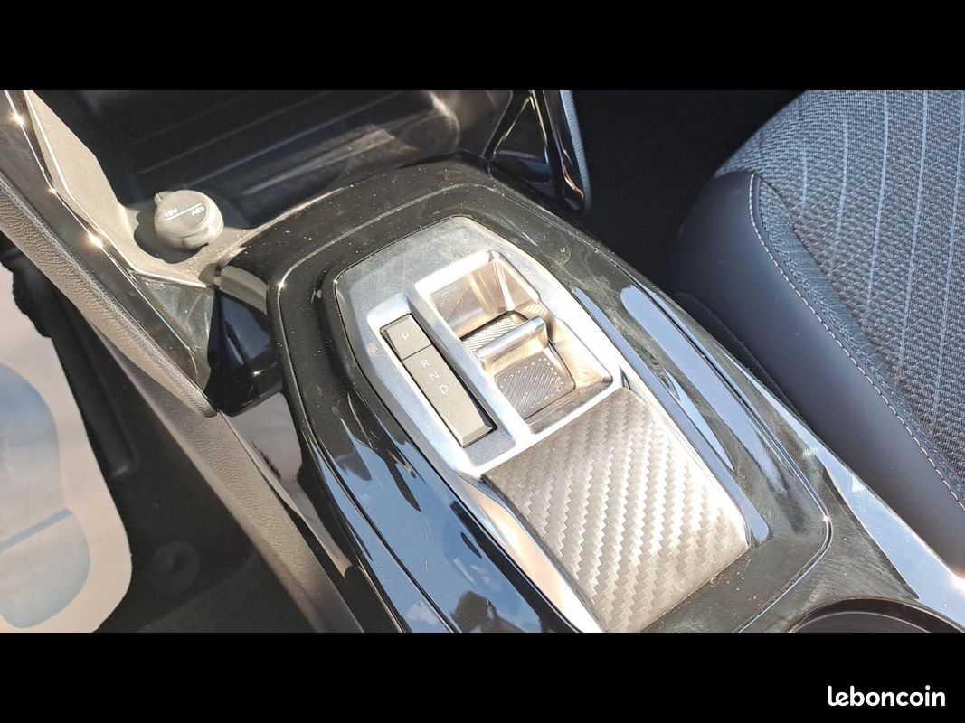 Peugeot 208 1.2 Hybrid 110ch Allure e-DCS6 (image 20)