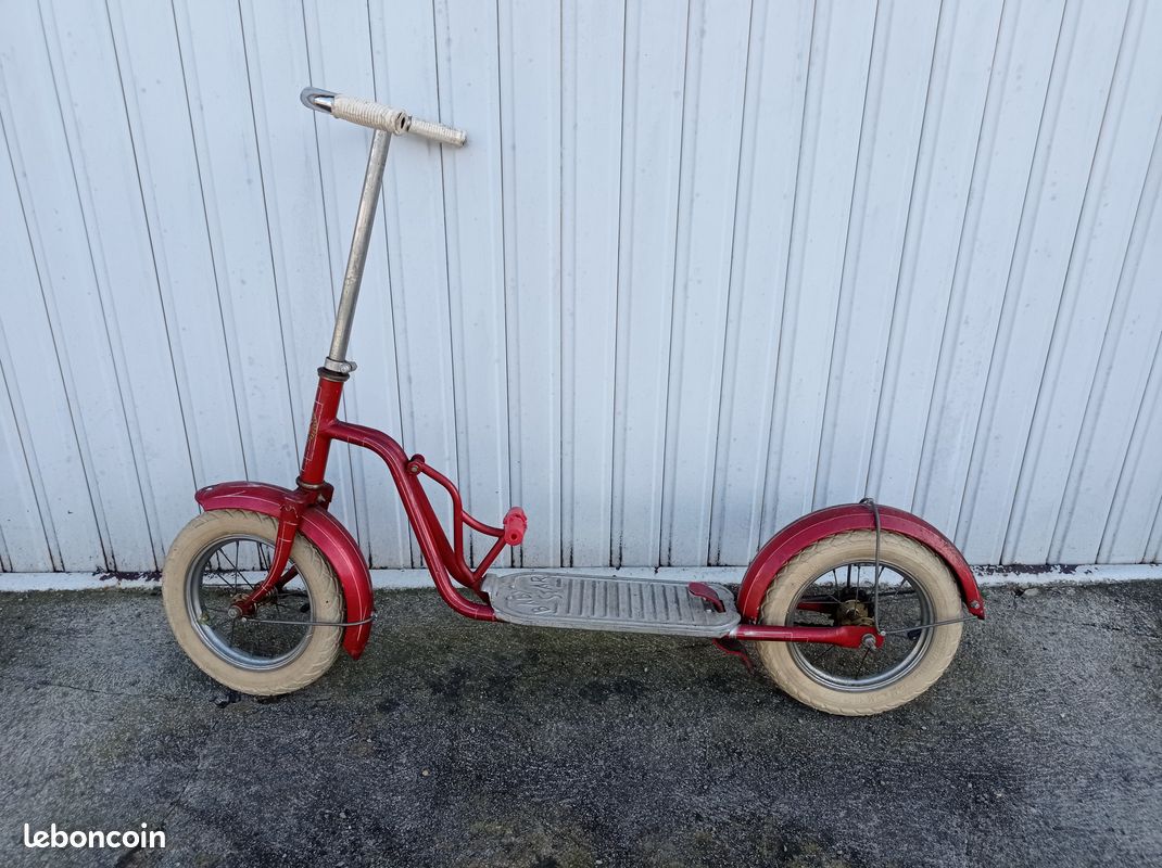 Ancienne Trottinette à Pédales Baby Star – Jouet Vintage En Tôle – Occasion