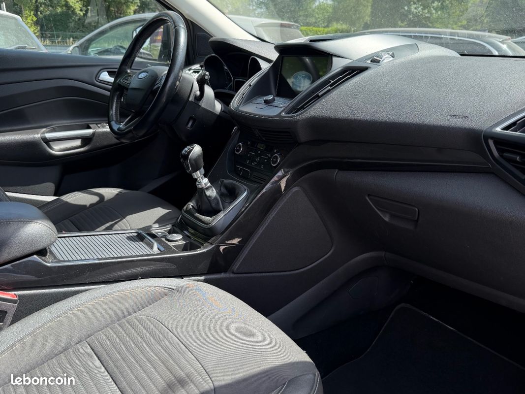 FORD KUGA 1.5 TDCi 120 SS 4x2 BVM6 Titanium (image 7)