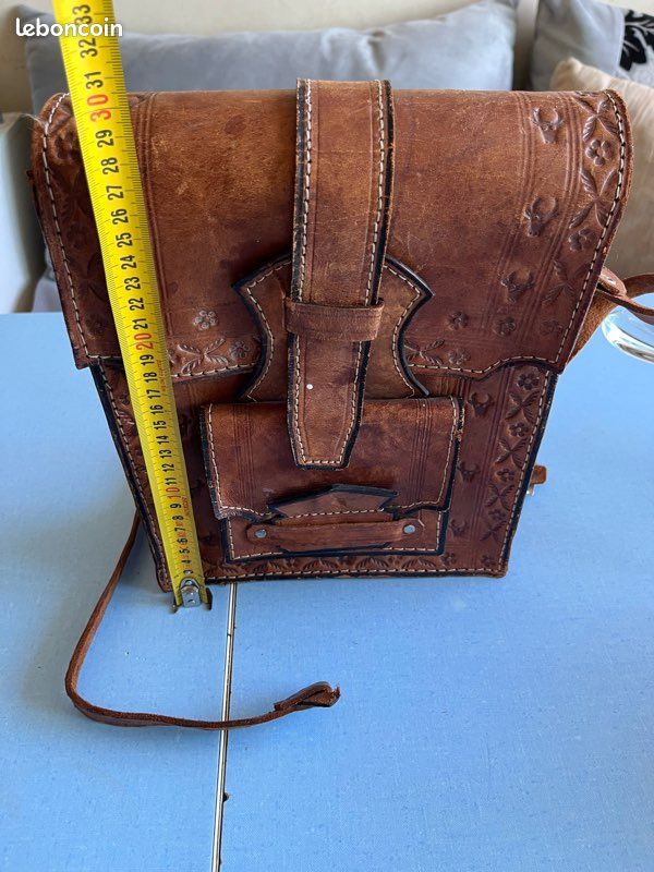 Sac bandoulière en cuir artisanale vintage à restaurer (image 1)