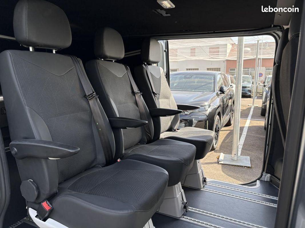 Renault trucks trafic l2h1 3t blue dci 150 bva9 double cabine sieges demontables 5pl gsr2 exclusive (image 16)