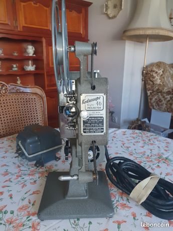 Projecteur Kodascope Eight-46 - Pour Film Fixe 8mm - Vendu En L'État