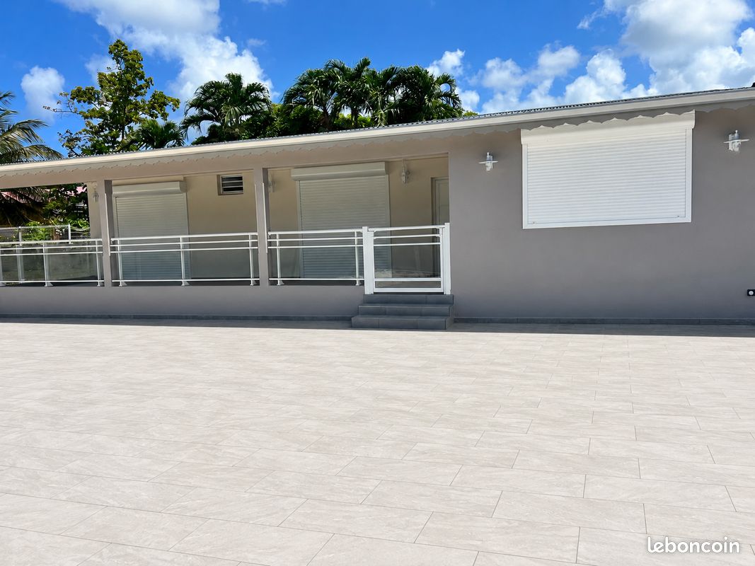 Maison 5 pièces 135 m² · à Baie-Mahault · 135 m² · 2 300 €