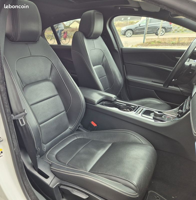 Jaguar xe 180 r-sport awd bva - toit ouvrant (image 21)