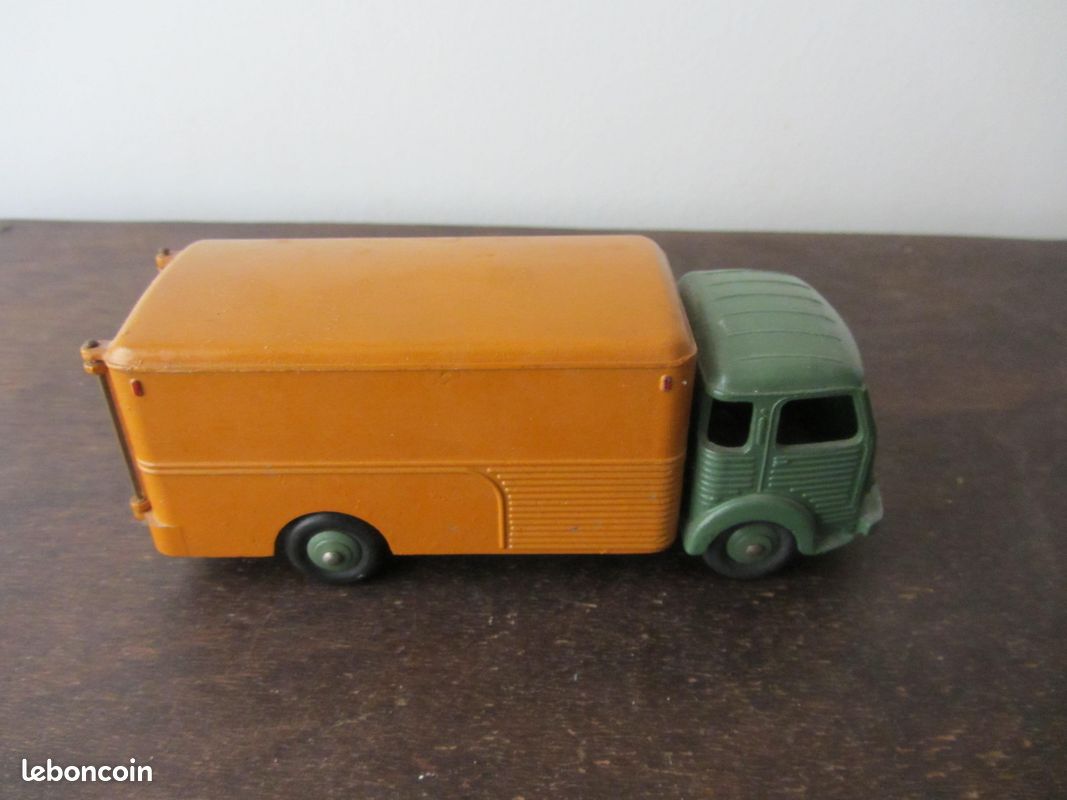 Dinky Toys - 1:43 - Ref. 33 Simca Cargo made in France par
